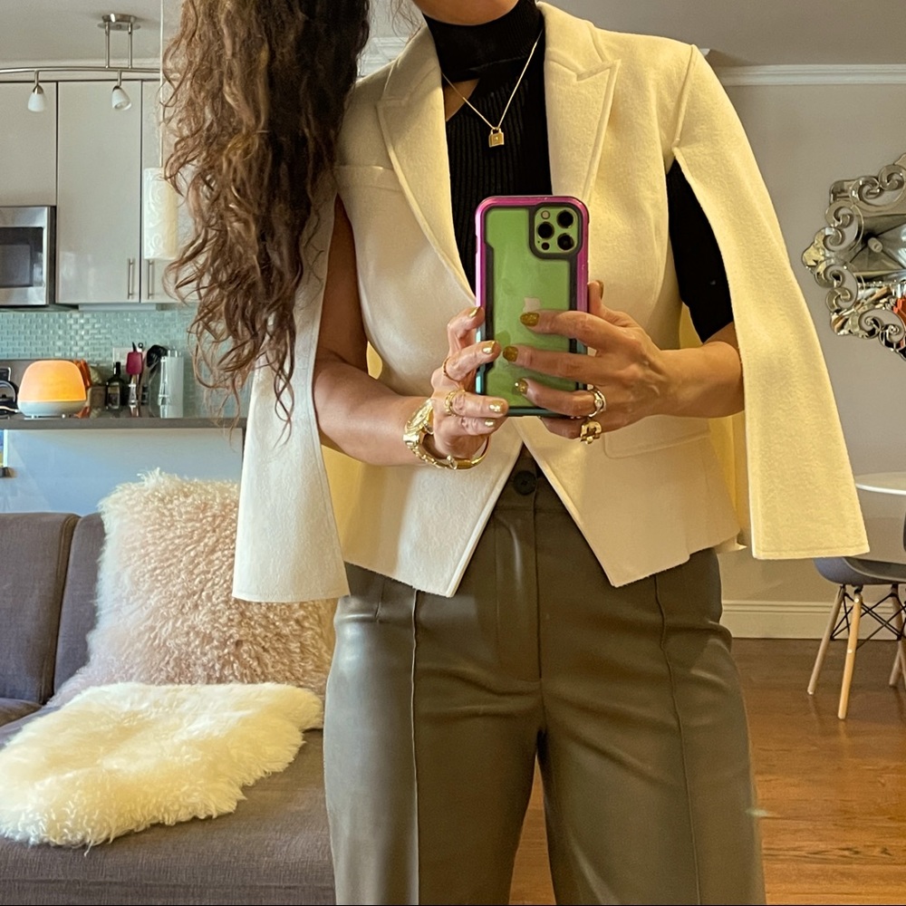 BNWT BURBERRY WOOL FITTED WHITE BLAZER!!😍😍
